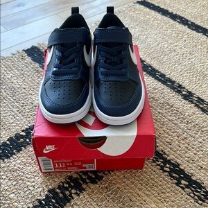 Nike Black and Blue Sneakers Low-Top Design